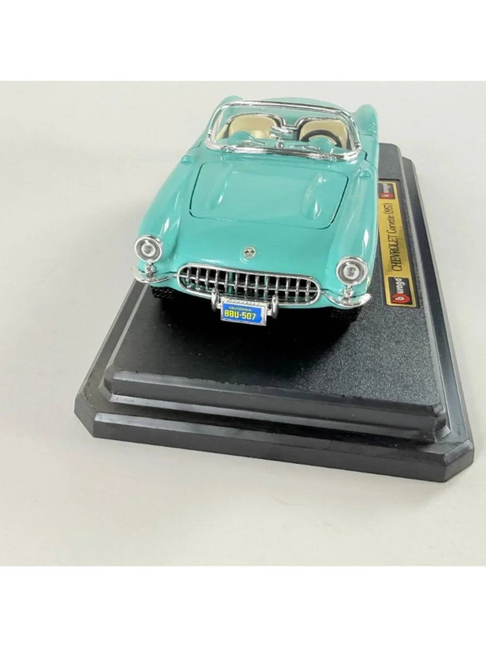 Burago Chevrolet Corvette 1957 1:18 Diecast Model Car Special Collection Mint Bo
